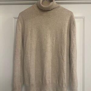 Elegant Holt Renfrew Women's 100% Cashmere Oatmeal Turtleneck. Size L.